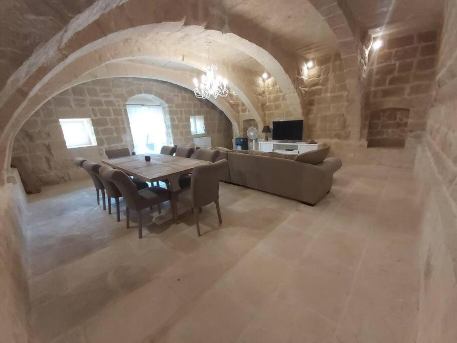Farmhouse Villa With Large Pool And Garden In Gozo Арб Экстерьер фото